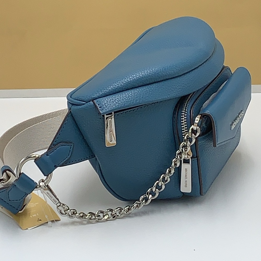 MICHAEL KORS
Maisie Large Pebbled Leather 2-in-1 Sling Pack
Teal
NWT - Picture 14 of 16